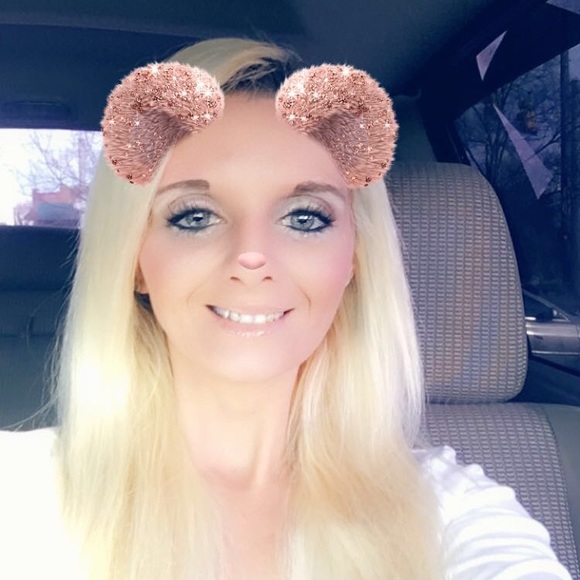 Meet your Posher, Christine - Picture 1 of 1